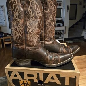 Ariat Women's Heritage Western J-toe Boots Size 7.5